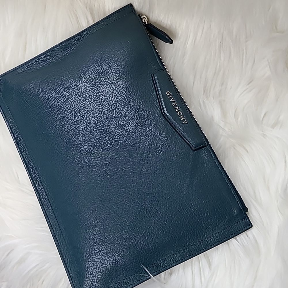 💯 Authentic Givenchy Clutch Bag🍀 - Picture 7 of 14